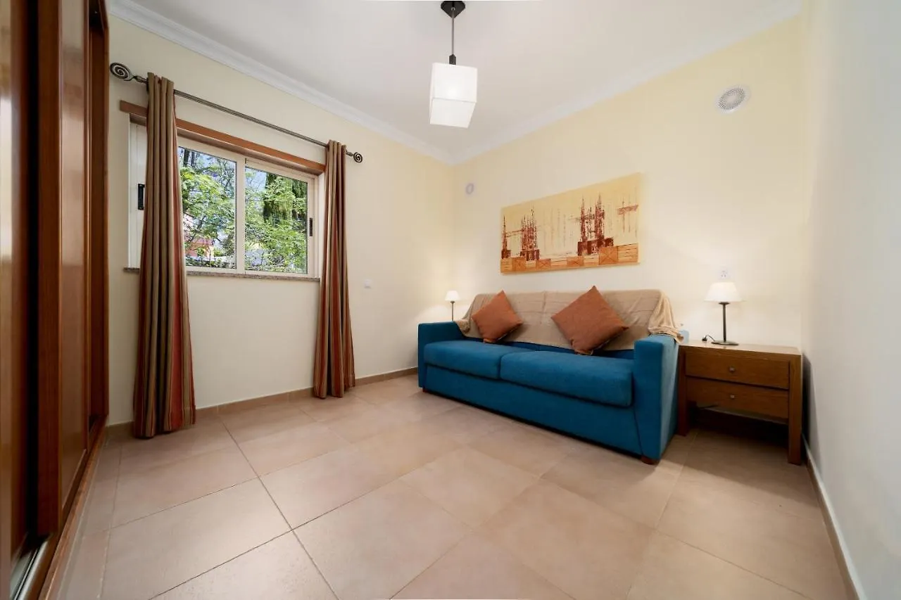 Fabulous Linked Villa In Armacao De Pera, Algarve