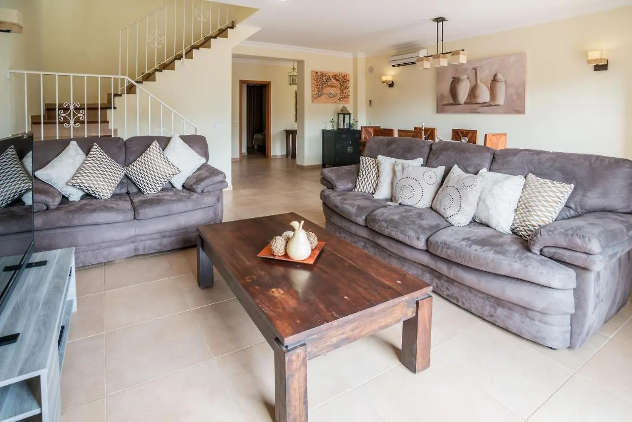 Fabulous Linked Villa In Armacao De Pera, Algarve