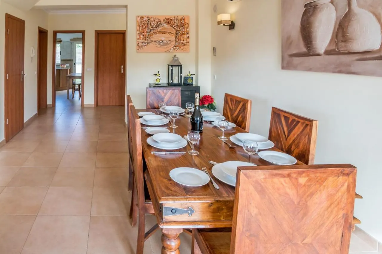 Fabulous Linked Villa In Armacao De Pera, Algarve
