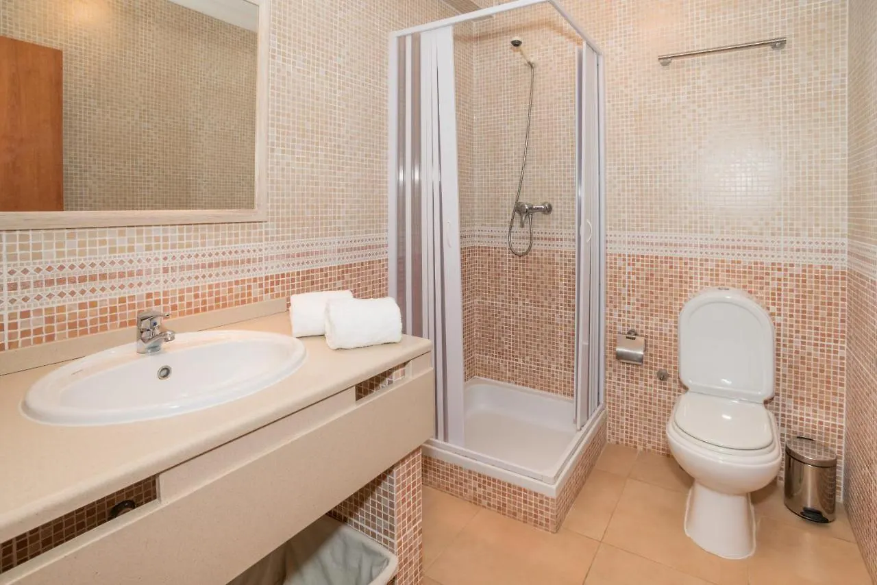 Fabulous Linked Villa In Armacao De Pera, Algarve