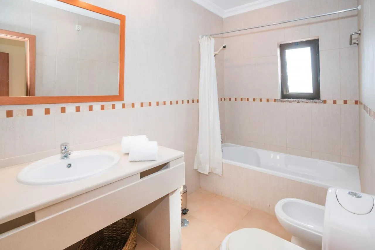 Fabulous Linked Villa In Armacao De Pera, Algarve