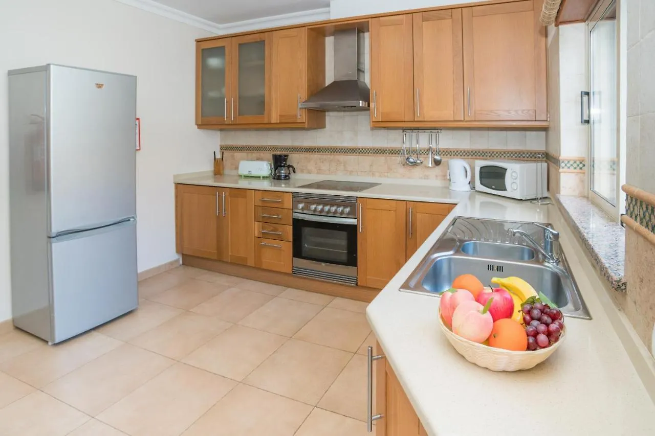 Fabulous Linked Villa In Armacao De Pera, Algarve 0*,