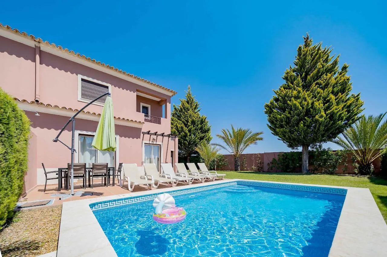 Fabulous Linked Villa In Armacao De Pera, Algarve