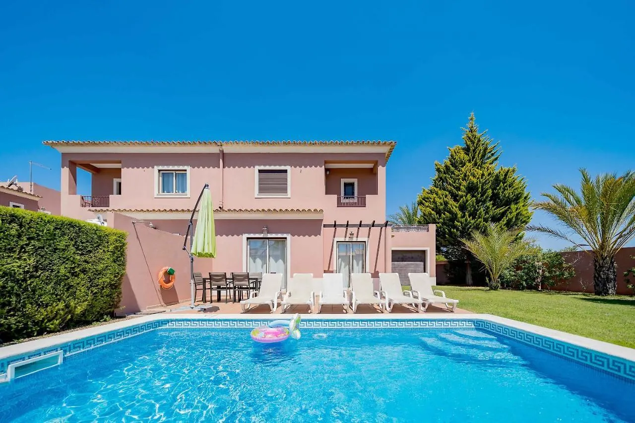 Fabulous Linked Villa In Armacao De Pera, Algarve
