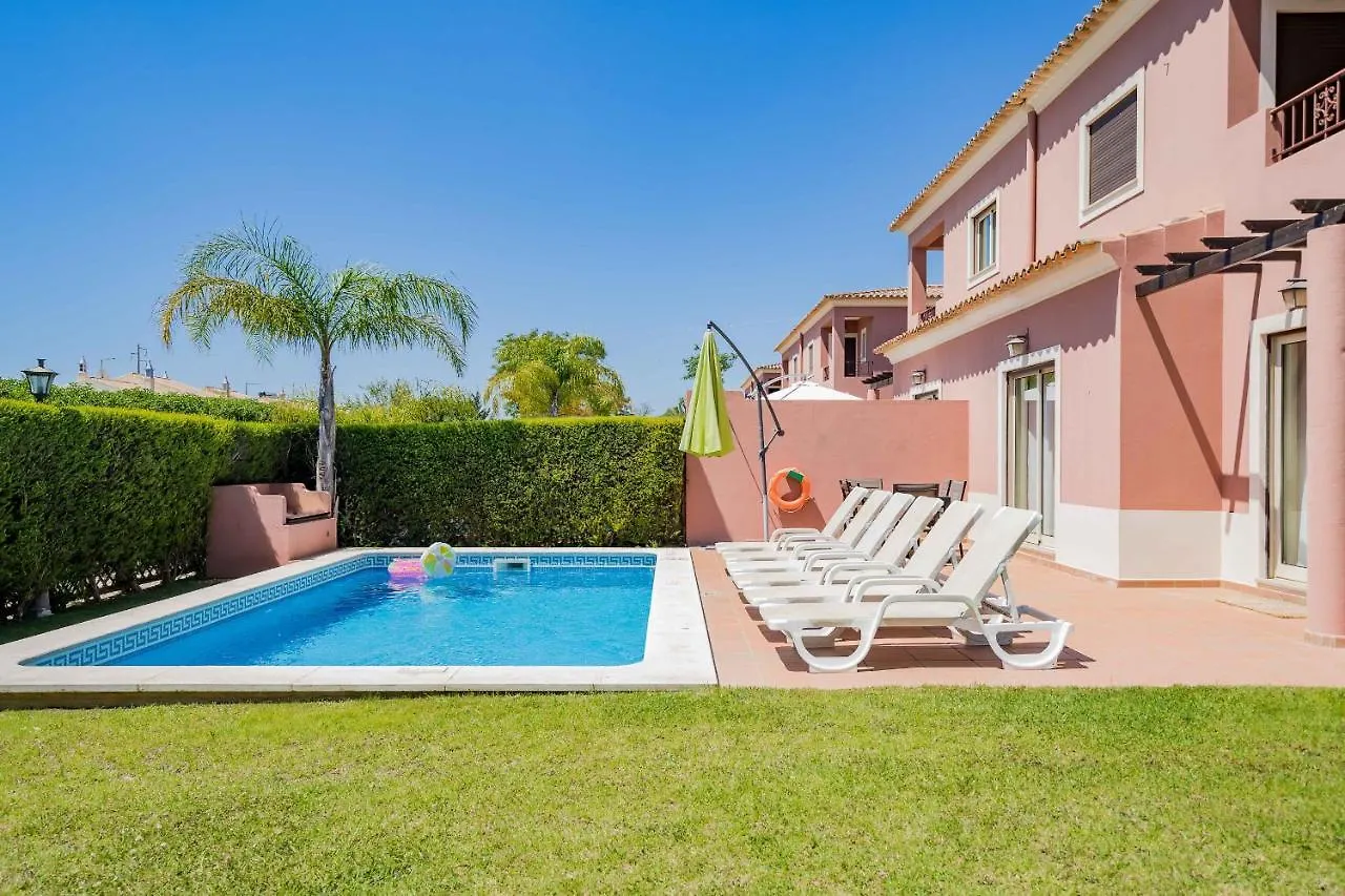 Fabulous Linked Villa In Armacao De Pera, Algarve