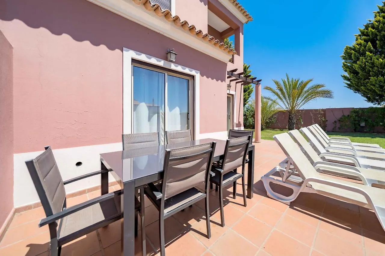 Fabulous Linked Villa In Armacao De Pera, Algarve
