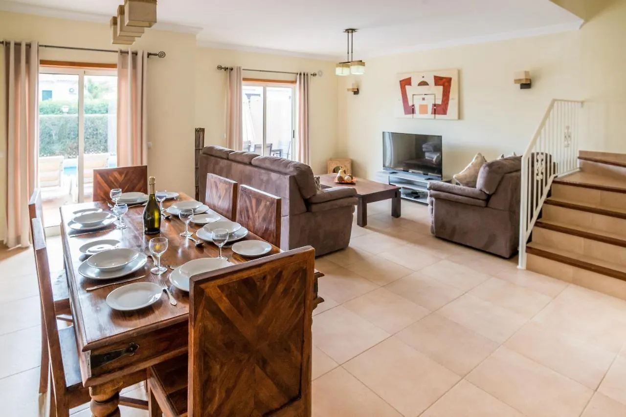 Fabulous Linked Villa In Armacao De Pera, Algarve